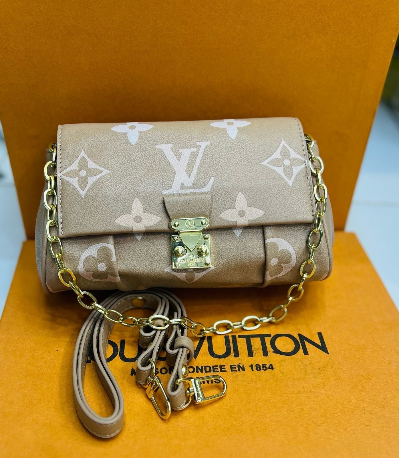 Lv Shoulder Bag ( 5 Shades )